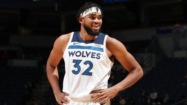 间热闹非凡 间热闹非凡